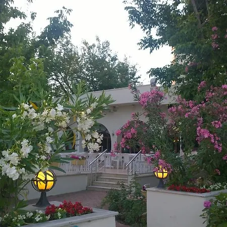 فندق Arteka 2*