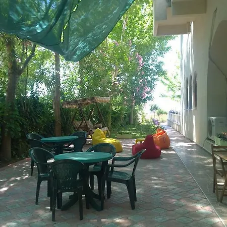 فندق Arteka 2*
